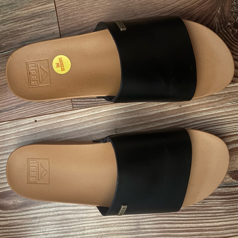 Reef Women's Black and Tan Slide Sandals
